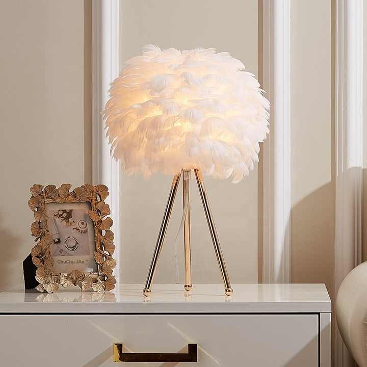 Bordslampa - FeatherLux - Dimbar Ljus - Elegant Fjäderdesign