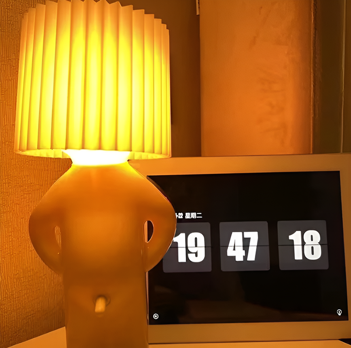 Bordslampa - Kreativ lilla blyga pojke LED-lampa