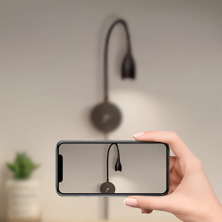 TouchGlow - 2-i-1-swanhals vägglampa med USB-laddare för mysiga läkvällar