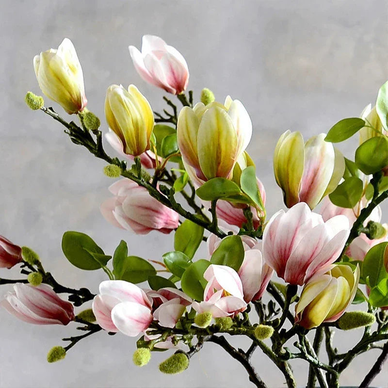SilkSplendor - Livs-liknande konstgjorda magnoliagrenar