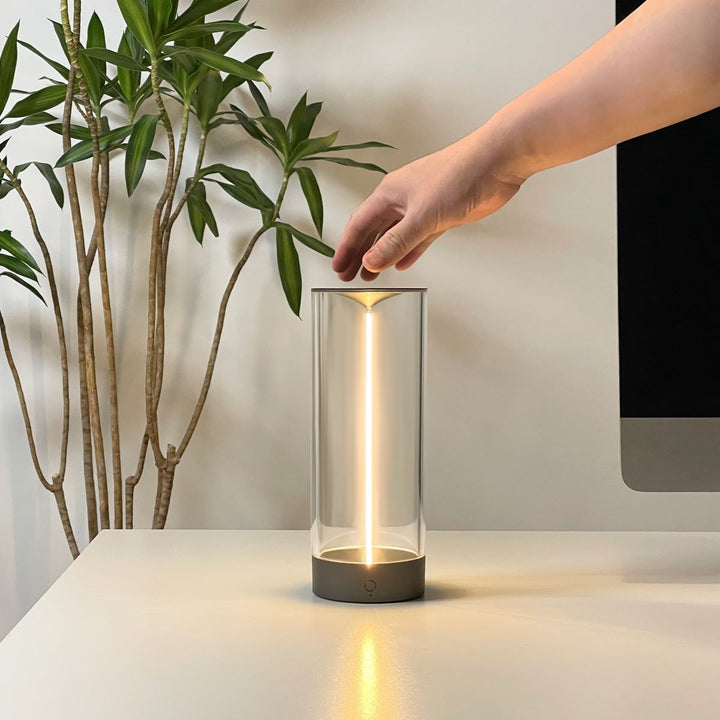 GlowBright | Bärbar LED-lampa med trådlös design