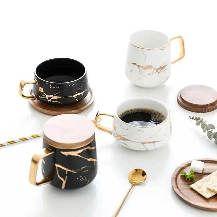 Marmormönstrad Kaffemugg med Gulddekoration