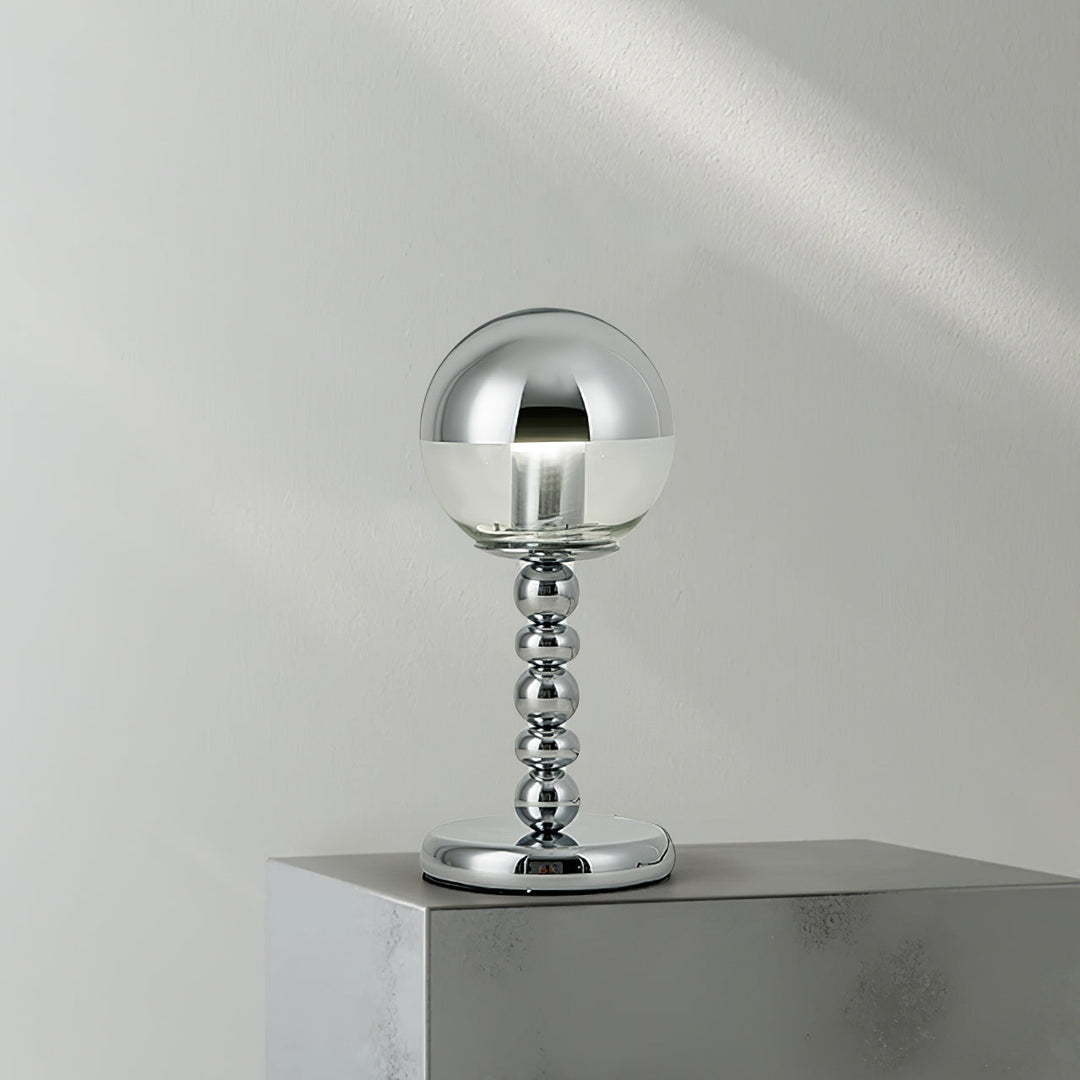 MirrorGlow – Minimalistisk Krom Bordslampa