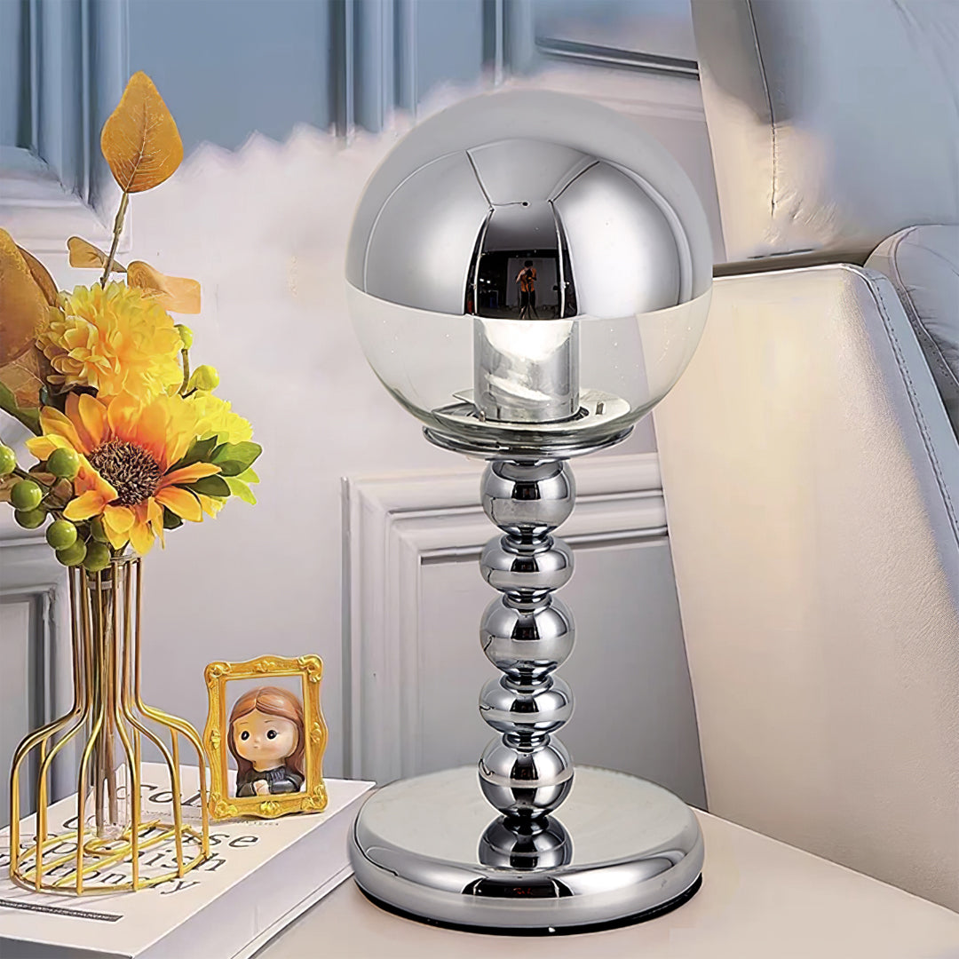 MirrorGlow – Minimalistisk Krom Bordslampa