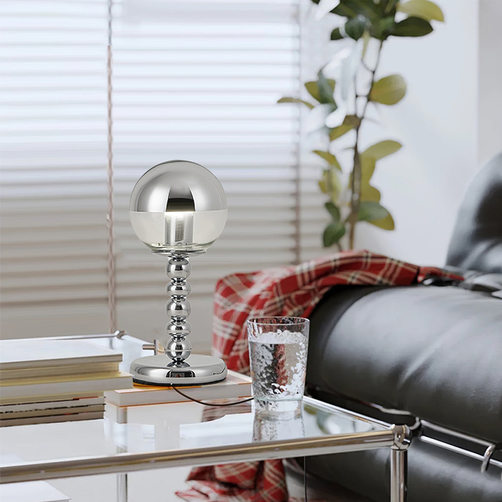 MirrorGlow – Minimalistisk Krom Bordslampa