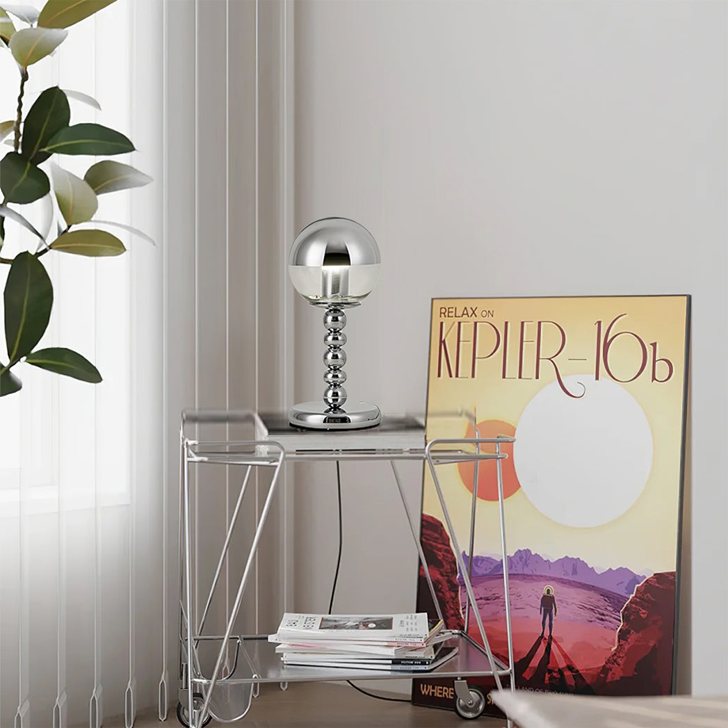 MirrorGlow – Minimalistisk Krom Bordslampa