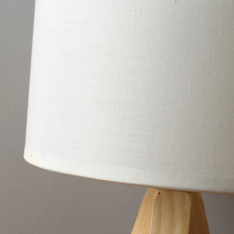 EcoLight – Träbordslampa med modern design
