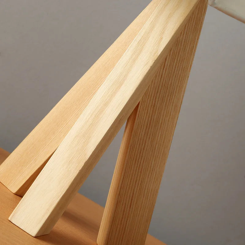 EcoLight – Träbordslampa med modern design