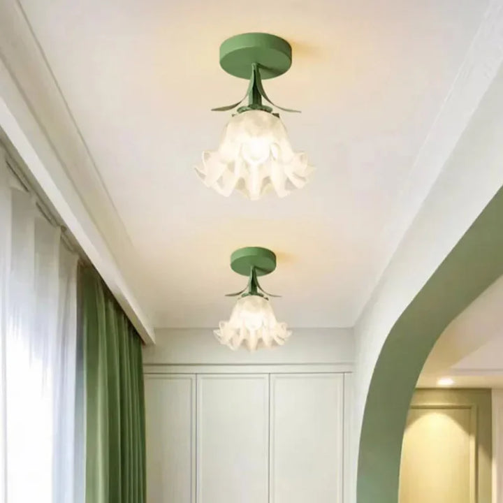 Modern taklampa med elegant design