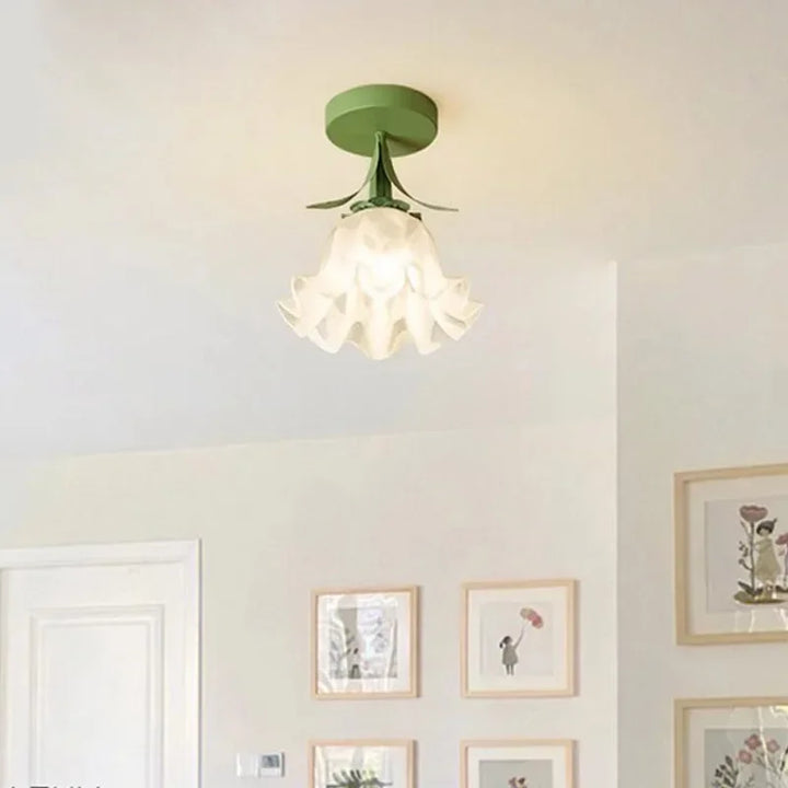 Modern taklampa med elegant design