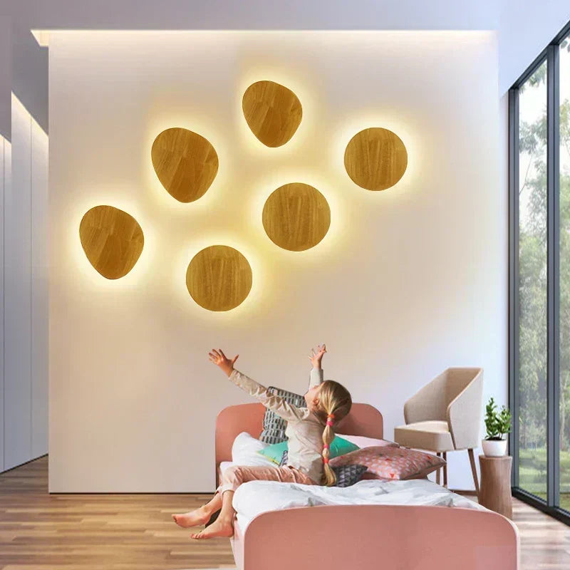 LuxeRadiant – Skandinavisk Trä Vägglampa