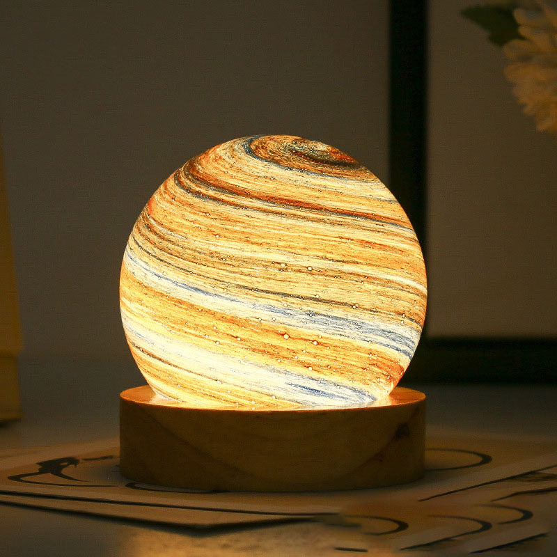 Fängslande Planetlampa – Ett Universum av färger och Drömmar
