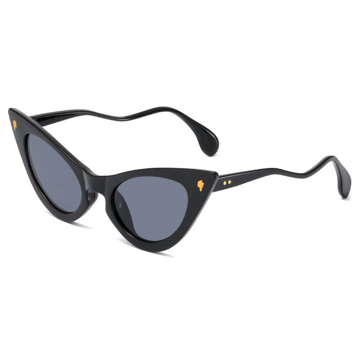 Kvinnors Cat-Eye Solglasögon med Spegelglas och Elegant Detalj