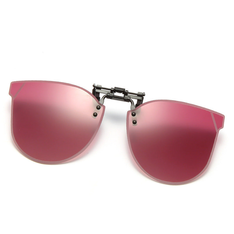 Kvinnors trendiga solglasögon i futuristisk design med spegelglas