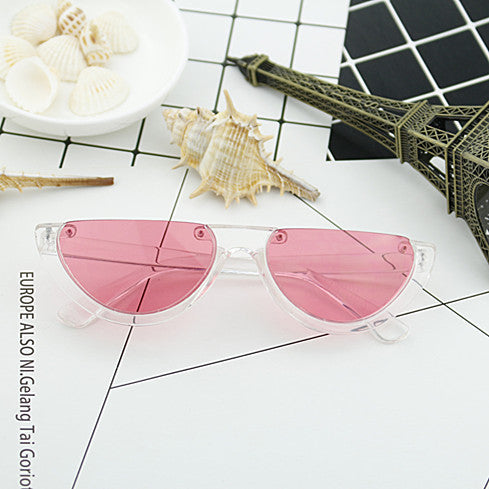 Kvinnors Cat-Eye Glasögon med distinkt ram och spegelglas
