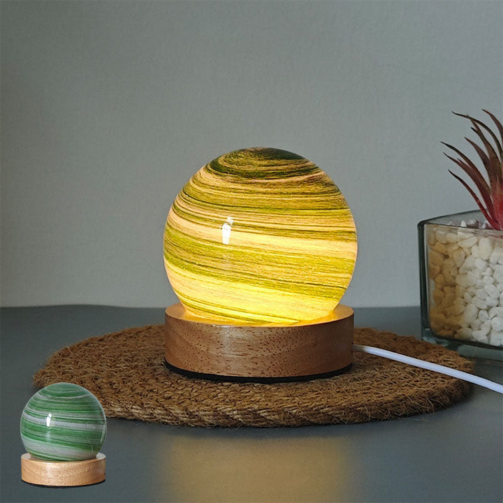 Fängslande Planetlampa – Ett Universum av färger och Drömmar