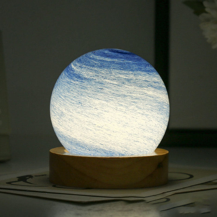 Fängslande Planetlampa – Ett Universum av färger och Drömmar