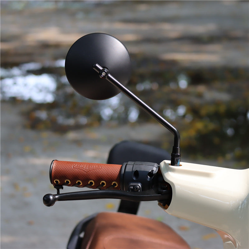 Justerbar motorcykel backspegel med modern design och hög synlighet