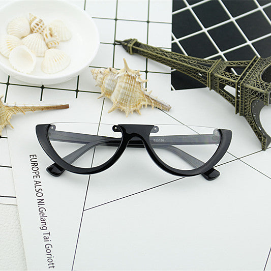 Kvinnors Cat-Eye Glasögon med distinkt ram och spegelglas