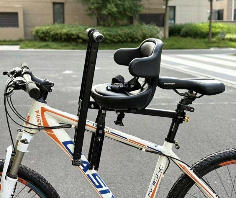 vadderad barncykelsäkerhetsstol med hög rygg och fempunktsbälte