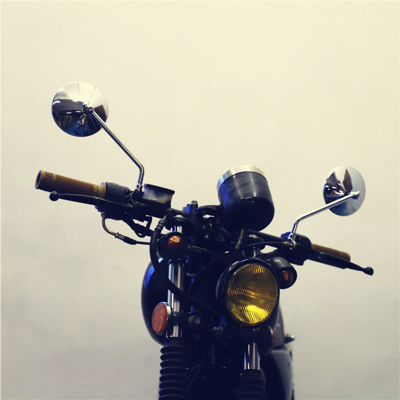 Justerbar motorcykel backspegel med modern design och hög synlighet