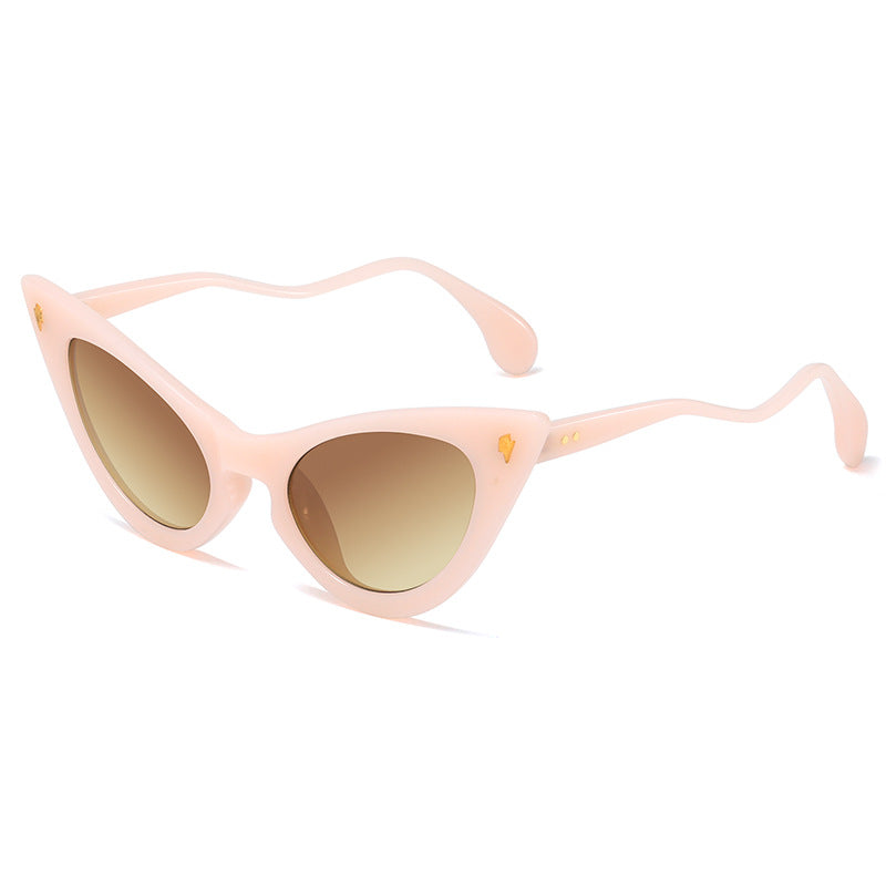 Kvinnors Cat-Eye Solglasögon med Spegelglas och Elegant Detalj