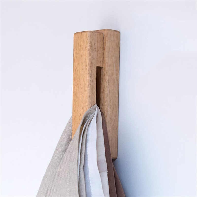 Nordisk Trähållare för Handdukar till Badrummet