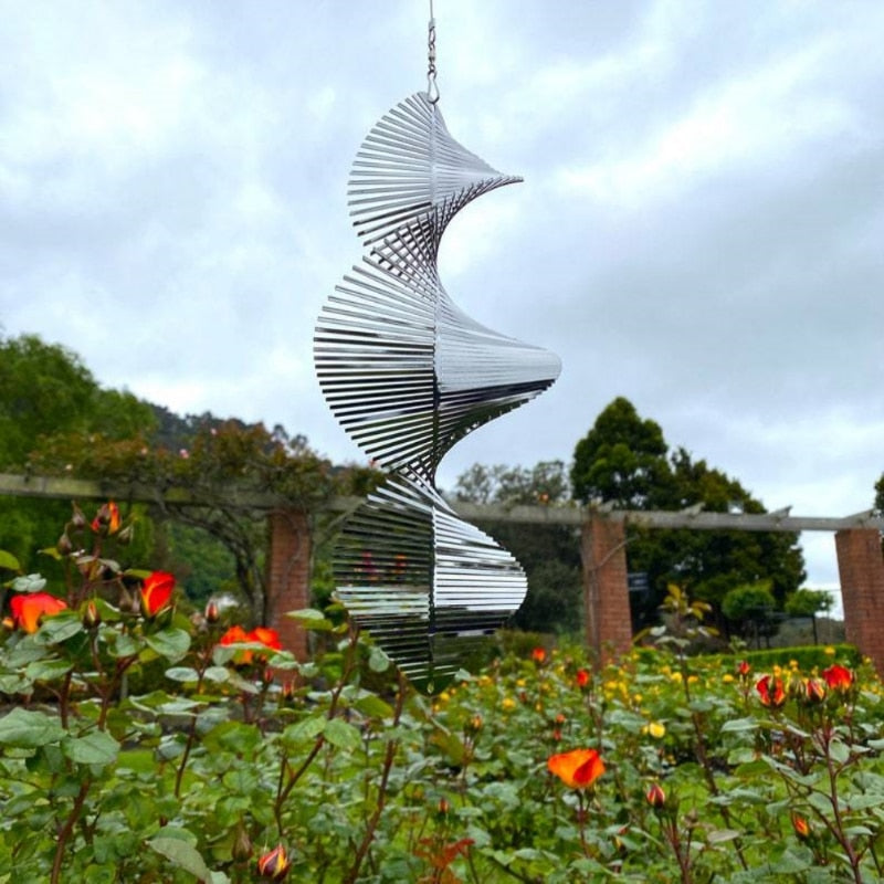 Rotating Wind Spinners: Nordisk Trädgårdsdekoration