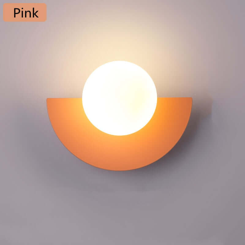 Halvmåne Metall Vägglampa. Finns i 2 olika storlekar och olika färger.