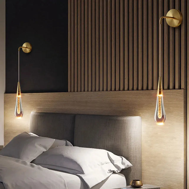Elegant Vägglampa med Funklande Kristalldroppar
