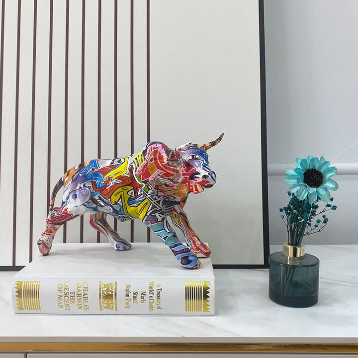 Graffiti-Målad Harpiks Tjurfigurer Hem Vardagsrum Sovrum Kontor Skrivbord Feng Shui Smycken Samling Statyer