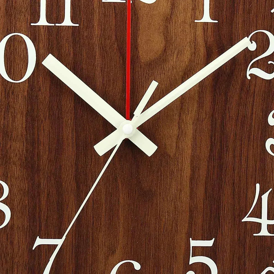 GlowClock – Lyxig Träväggklocka med Nattljus