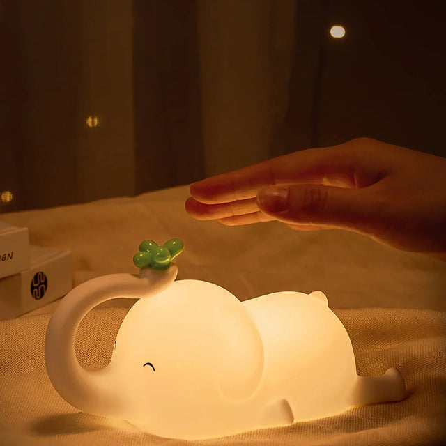 LumiDum LED Nattlampa | Mjuk Silikon | 3 Ljusstyrkenivåer | Bärbar & Uppladdningsbar | 17,7 × 9,1 cm
