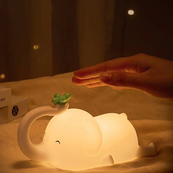 LumiDum LED Nattlampa | Mjuk Silikon | 3 Ljusstyrkenivåer | Bärbar & Uppladdningsbar | 17,7 × 9,1 cm