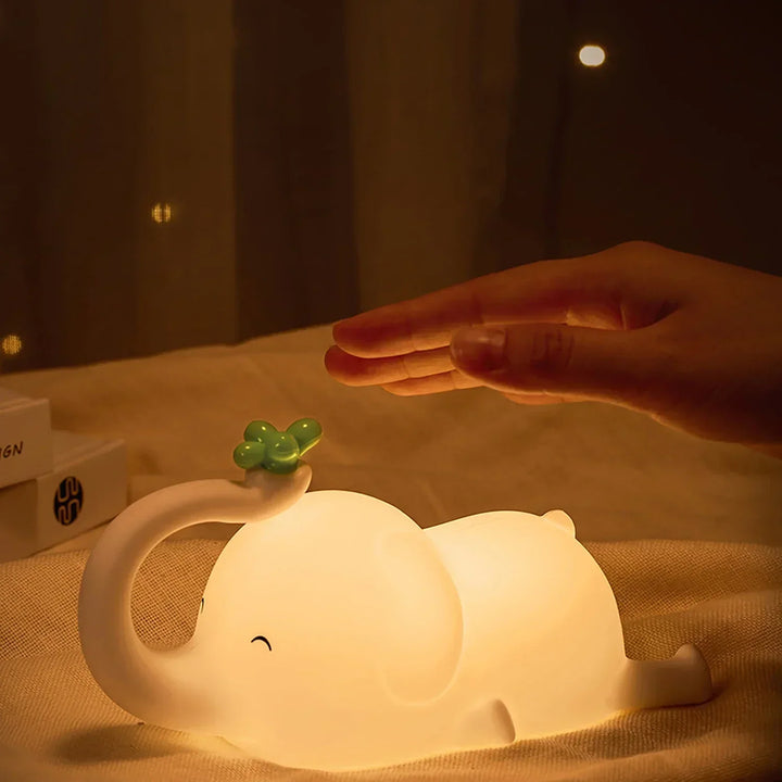 LumiDum LED Nattlampa | Mjuk Silikon | 3 Ljusstyrkenivåer | Bärbar &amp; Uppladdningsbar | 17,7 × 9,1 cm