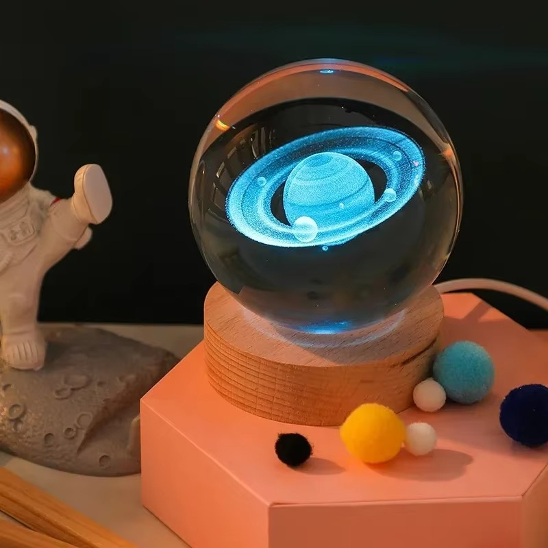 2.36 tum RGB Kristallkula Nattlampa med Vintergatan och Månen - Kosmos-inspirerad Sängbord Dekoration