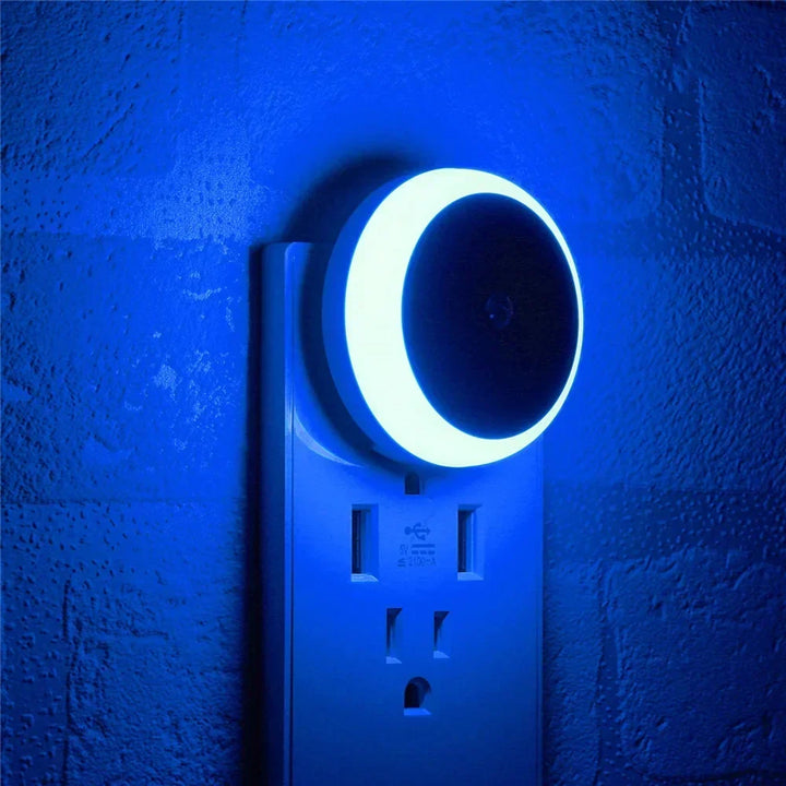 NOXORA LED nattlampa | Skymningssensor &amp; automatisk dimning | Stickkontaktlampa | Varmvit