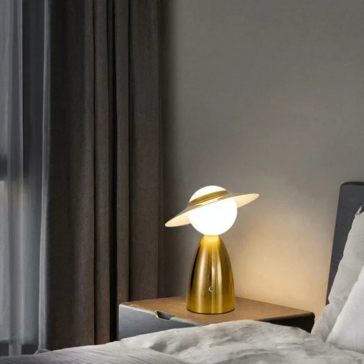 Batteri Bordslampa Man med Hatt