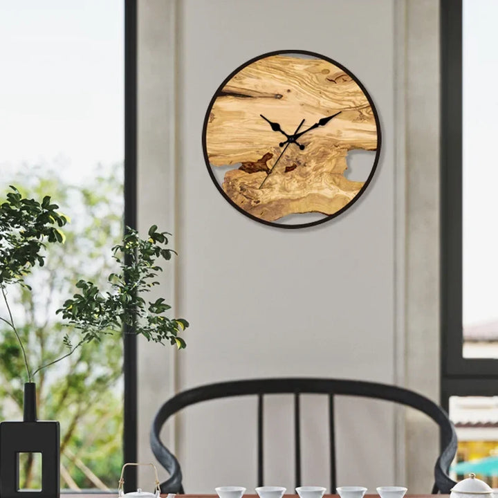Tyst väggklocka i akryl och trä