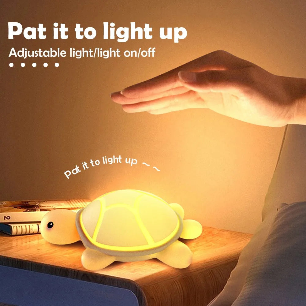 ShellGlow LED Nattlampa | Söt Sköldpadda | Mjuk Silikon | Färgskiftande &amp; Varm Ljus | USB-C Uppladdningsbar | 10.2 × 15.8 × 6.1 cm