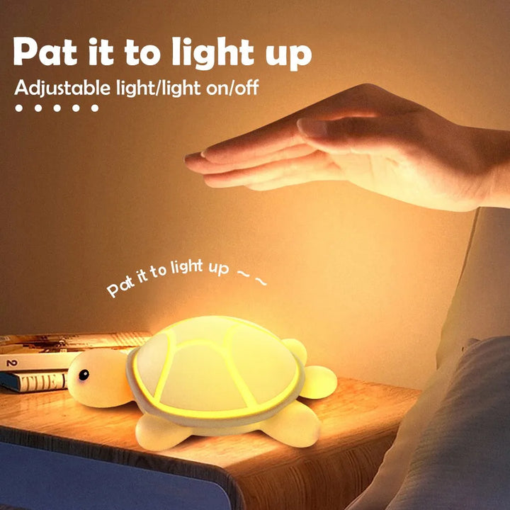 ShellGlow LED Nattlampa | Söt Sköldpadda | Mjuk Silikon | Färgskiftande &amp; Varm Ljus | USB-C Uppladdningsbar | 10.2 × 15.8 × 6.1 cm