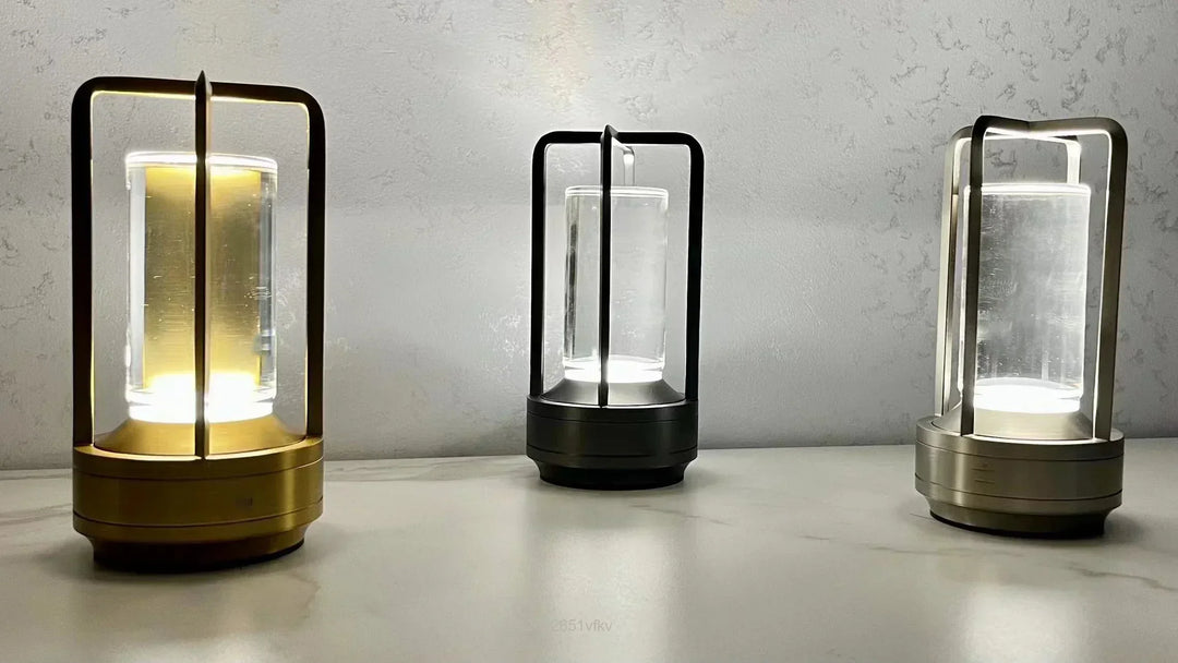 – Bärbar Trådlös LED-Lykta med Laddningsstation
