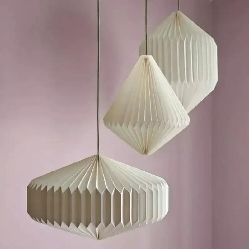 Elegant origami-inspirerad papperslykta