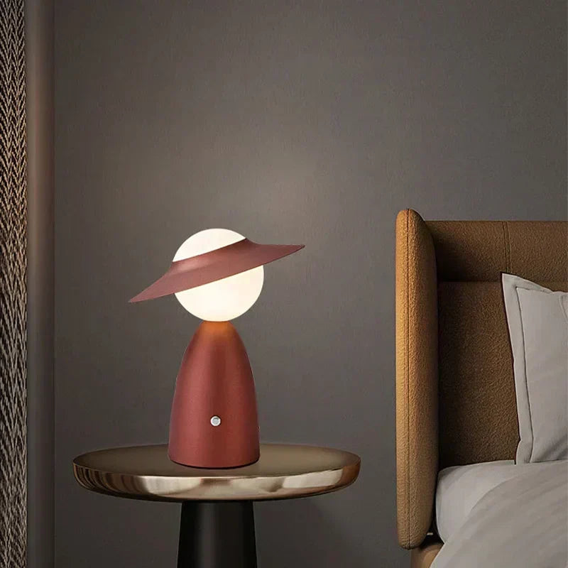Batteri Bordslampa Man med Hatt