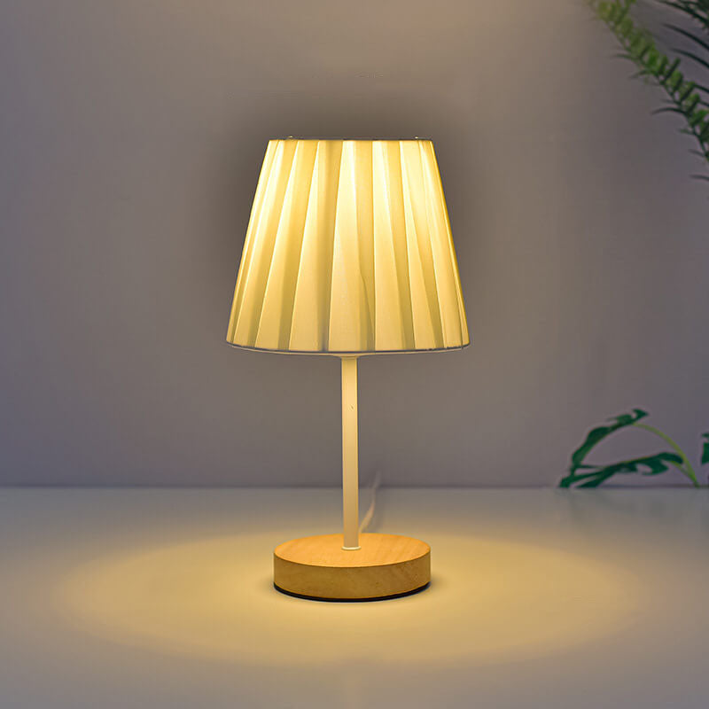 Nordisk Vintage Tygkon Lampa i Massiv Trä LED Bordslampa