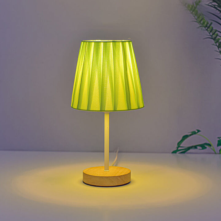 Nordisk Vintage Tygkon Lampa i Massiv Trä LED Bordslampa