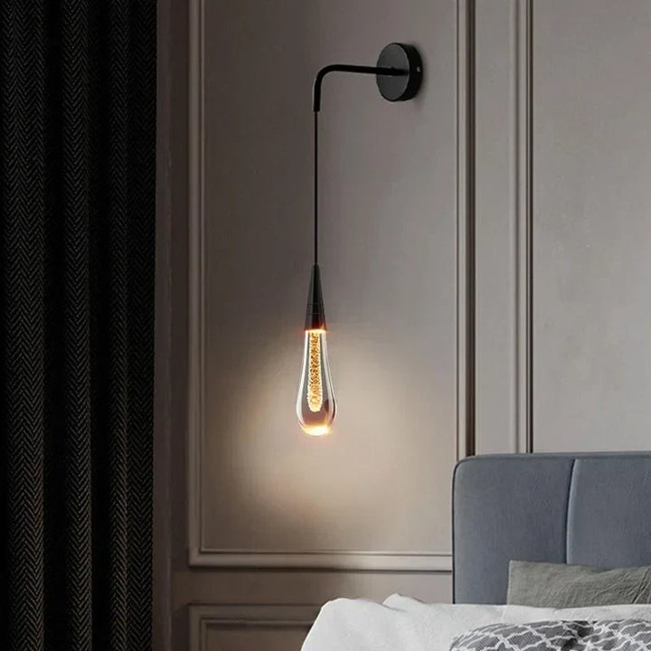 Elegant Vägglampa med Funklande Kristalldroppar