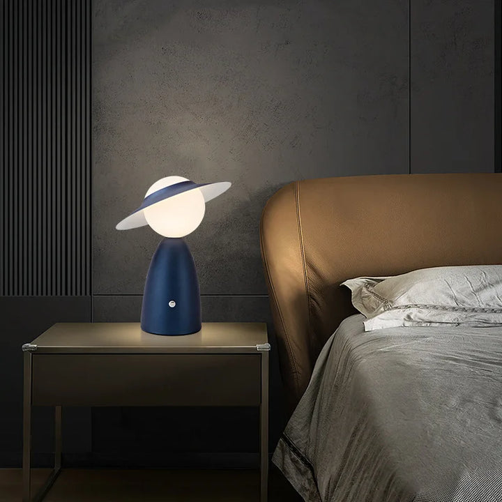 Batteri Bordslampa Man med Hatt