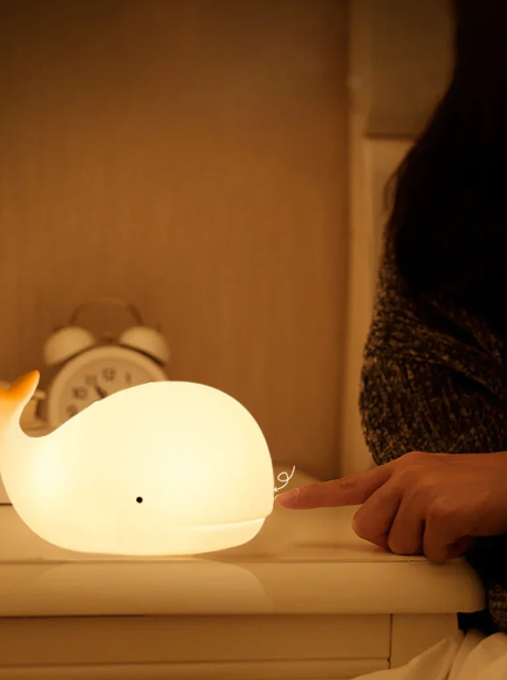 Charmig färgskiftande valnattlampa