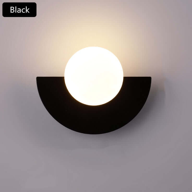 Halvmåne Metall Vägglampa. Finns i 2 olika storlekar och olika färger.
